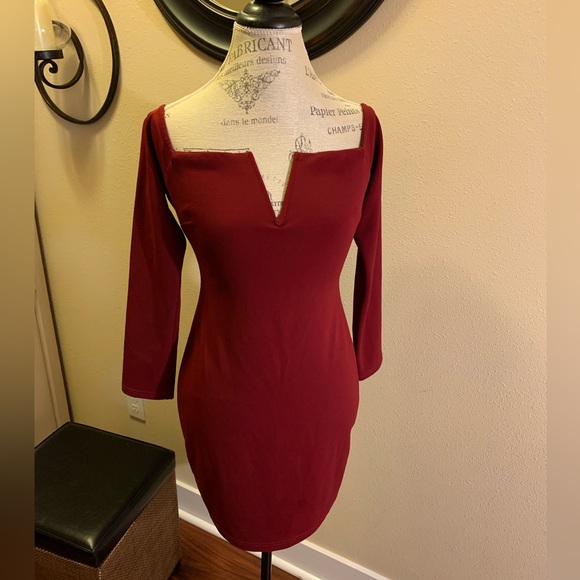 LN LULUS BURGUNDY FLATTERING BODYCON FIT DRESS. SQUARE NECKLINE, LONG SLEEVES, - Picture 12 of 13